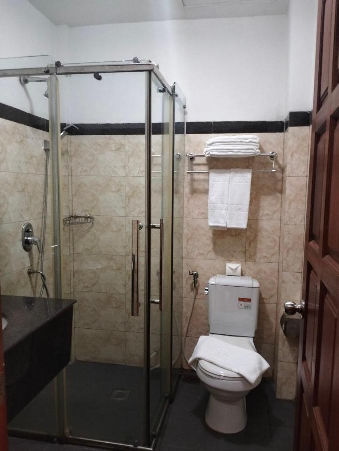 ลุกซ์ ริเวอร์ไซด์ โฮเต็ล แอนด์ อพาร์ตเมนต์ Hotel พนมเปญ ภายนอก รูปภาพ
