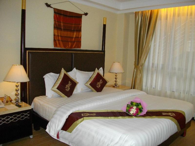 ลุกซ์ ริเวอร์ไซด์ โฮเต็ล แอนด์ อพาร์ตเมนต์ Hotel พนมเปญ ภายนอก รูปภาพ