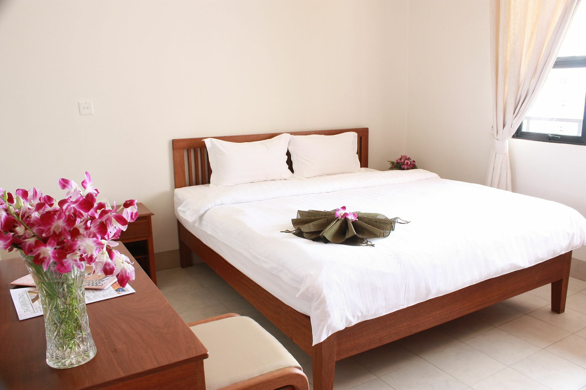 ลุกซ์ ริเวอร์ไซด์ โฮเต็ล แอนด์ อพาร์ตเมนต์ Hotel พนมเปญ ภายนอก รูปภาพ